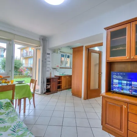 Apt Leonardo With Garden - Happy Apartman *