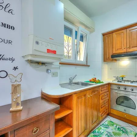 Apartamento Apt Leonardo With Garden - Happy